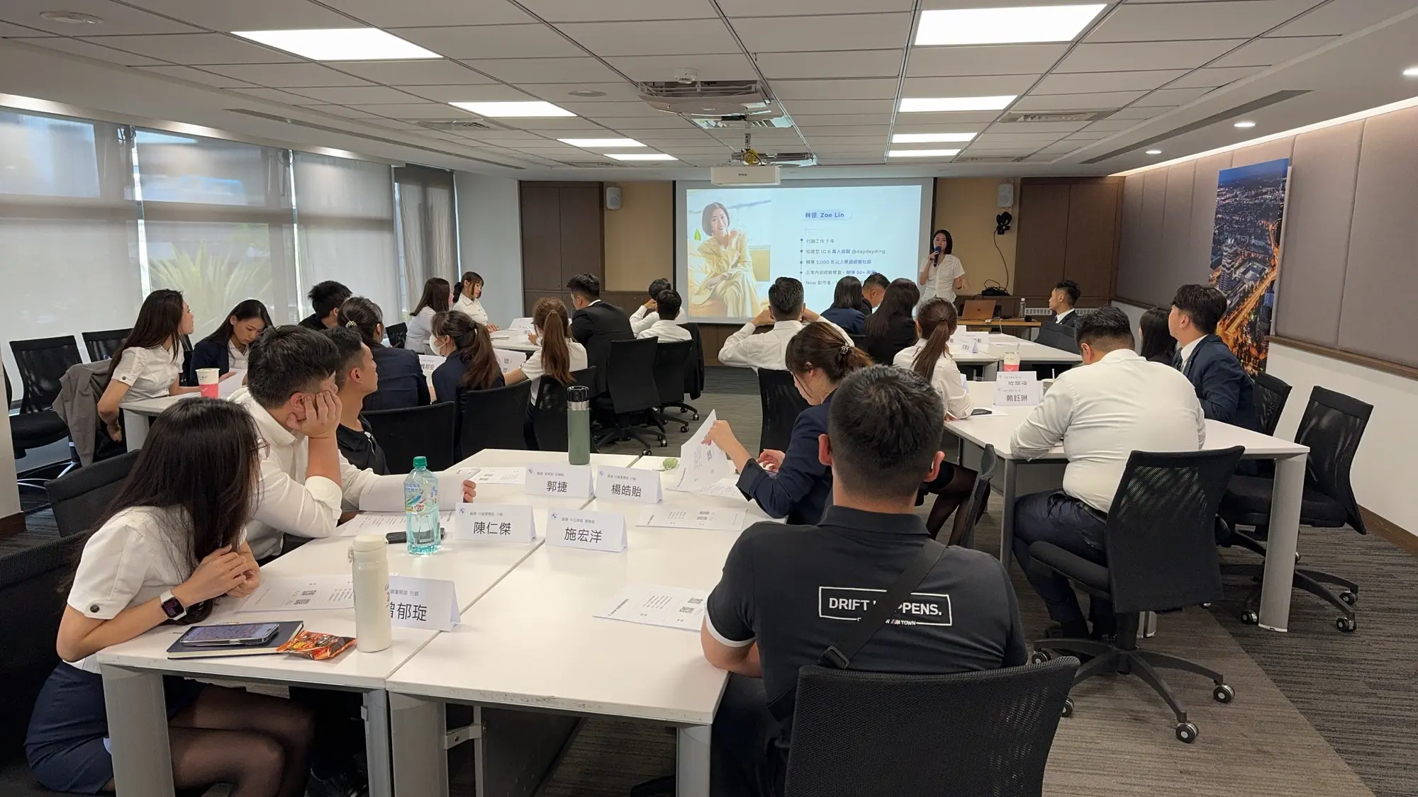 ZOE LIN 於 BMW 台北依德總管理處進行企業內訓